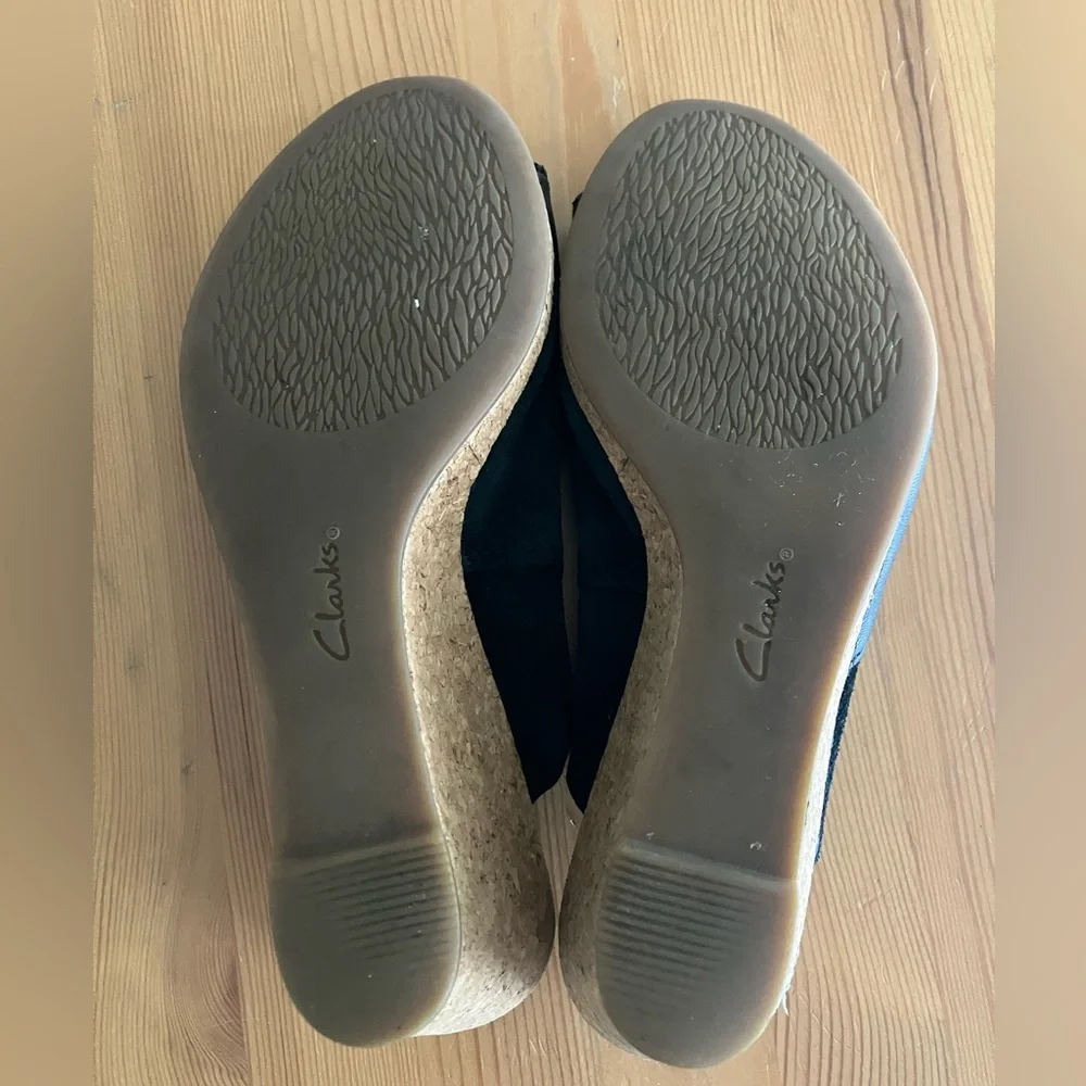 Clarks Collection Lafley Wave Wedge Sandal Woman’s Size 8 Ultimate Comfort Suede - Picture 5 of 9